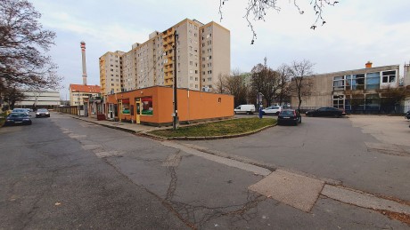 A Rákóczi úti négyemeletesek melletti belső út felújításáról is szó volt a lakossági fórumon